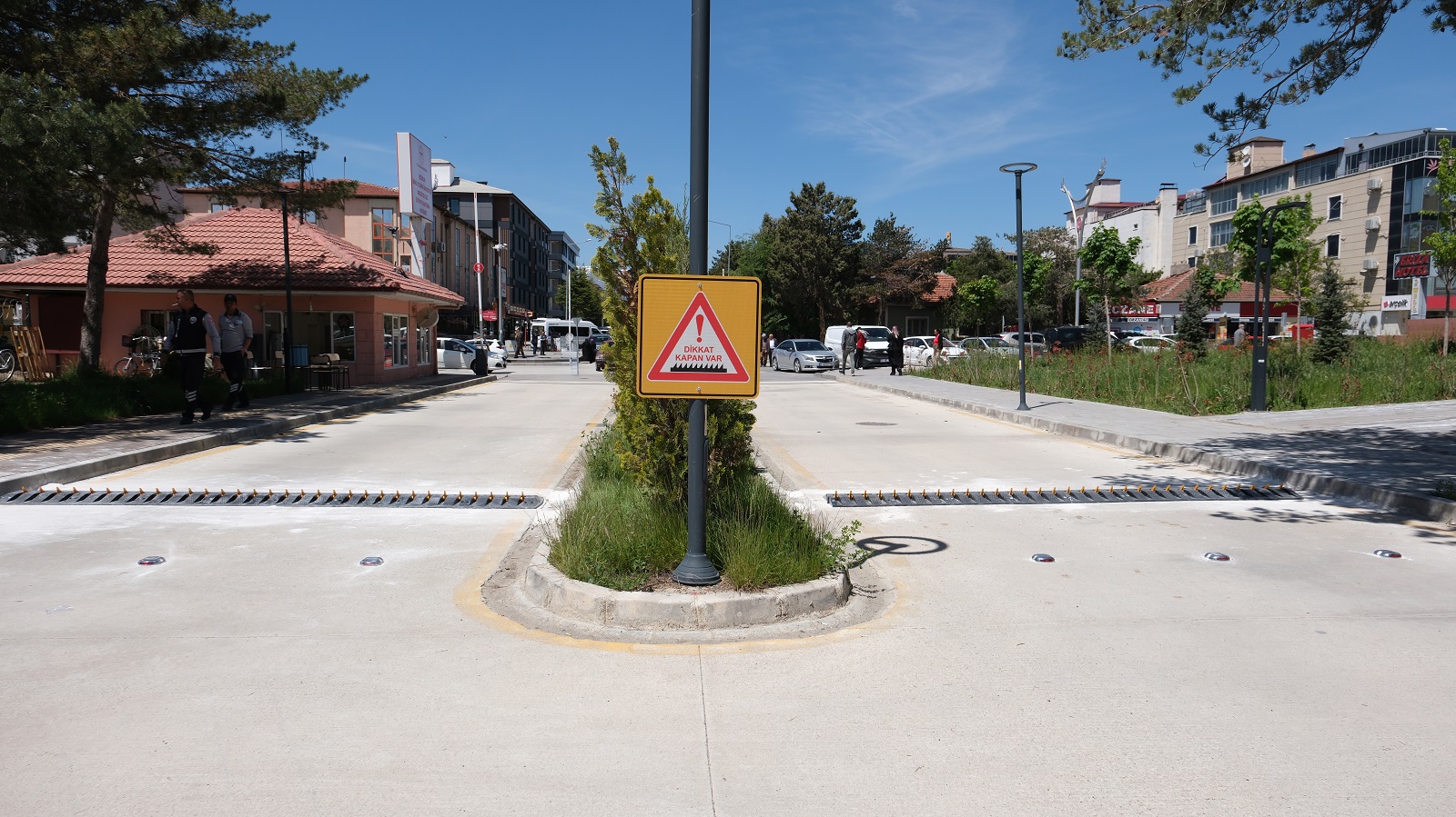 Hastane içerisinde ve çevresindeki tek yönlü yollara kapan sistemi kuruldu