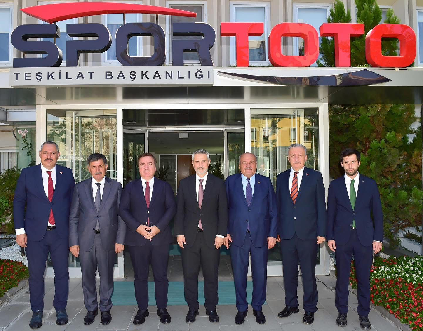 Erzincan’a Spor ve TOKİ Yatırımları