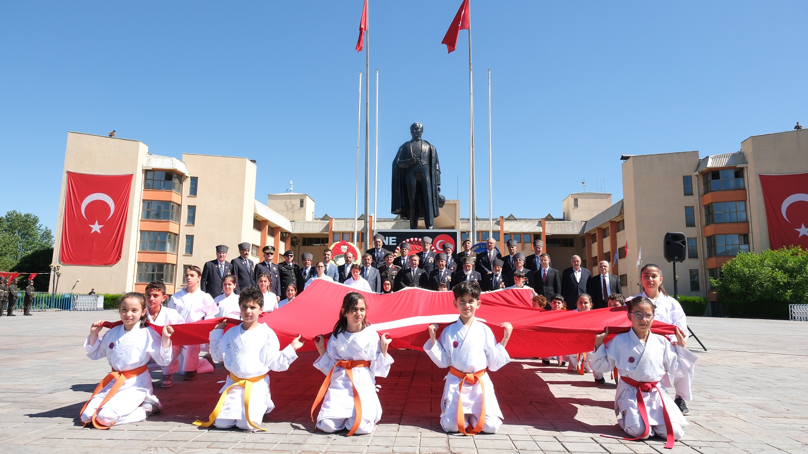 Ulu Önder Mustafa Kemal Atatürk'ün Erzincan'a Gelişinin 106. Yıl Dönümü Törenle Kutlandı