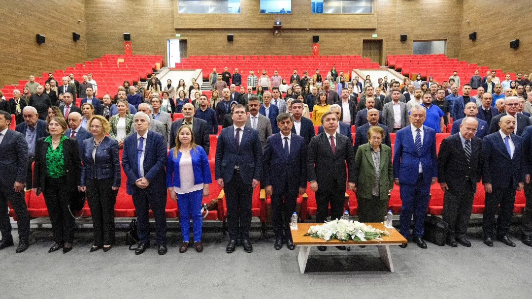 Yıldırım Akbulut’un hayatı değerleri ve politikaları paneli düzenlendi.