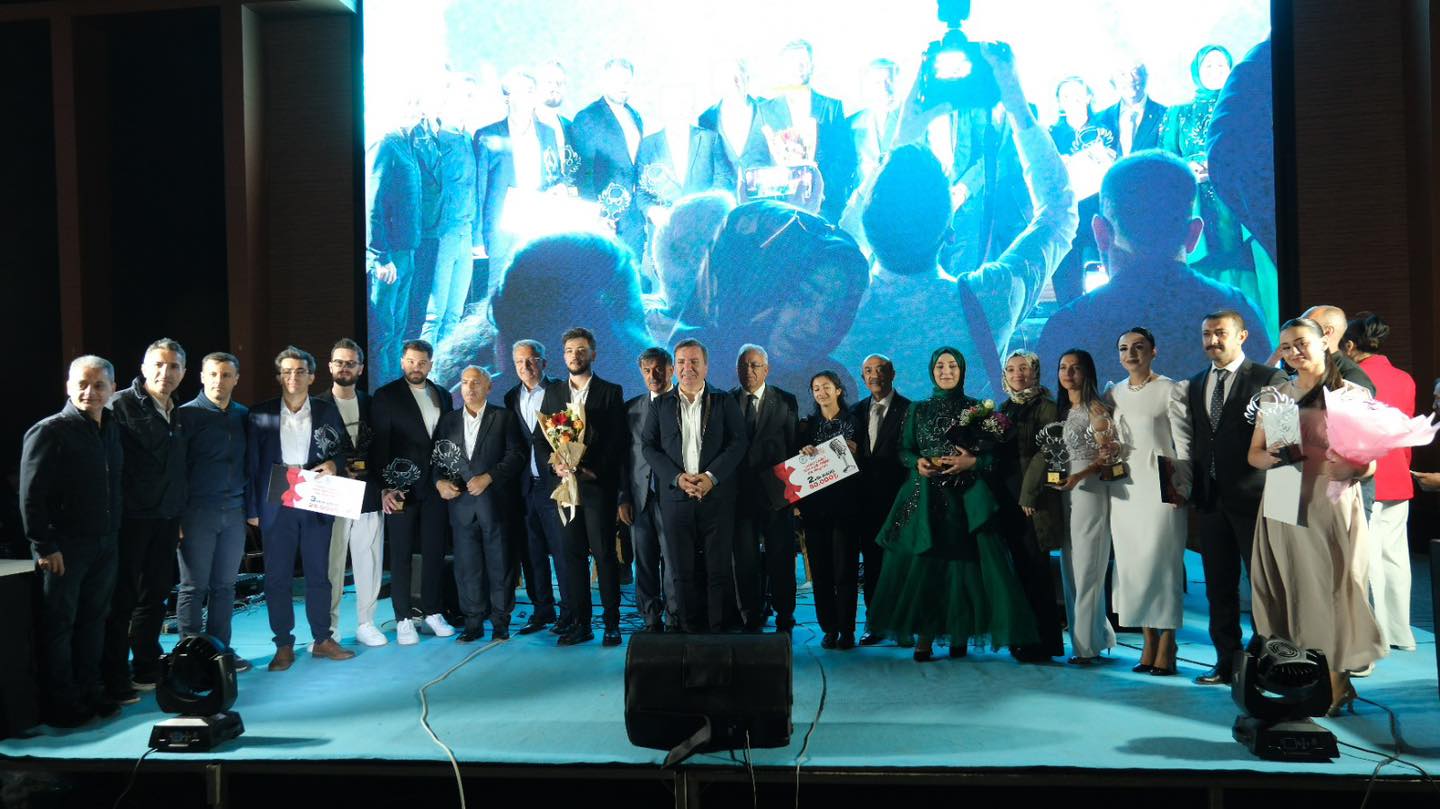 Canlı Sesler Ses Yarışması Final Konseri Yapıldı.