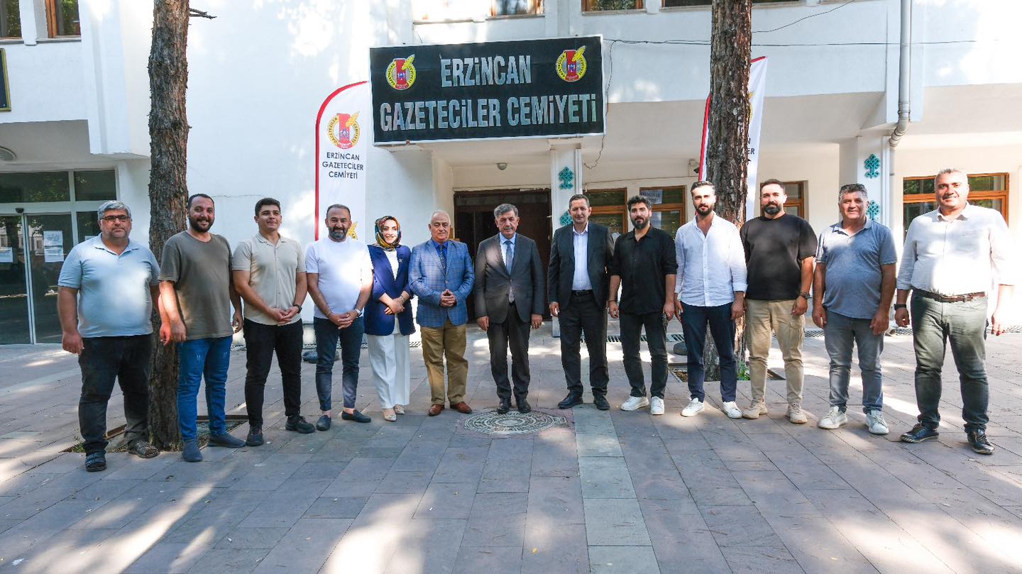 Belediye Başkanı Bekir Aksun Erzincan Gazeteciler Cemiyeti’ne ziyarette bulundu