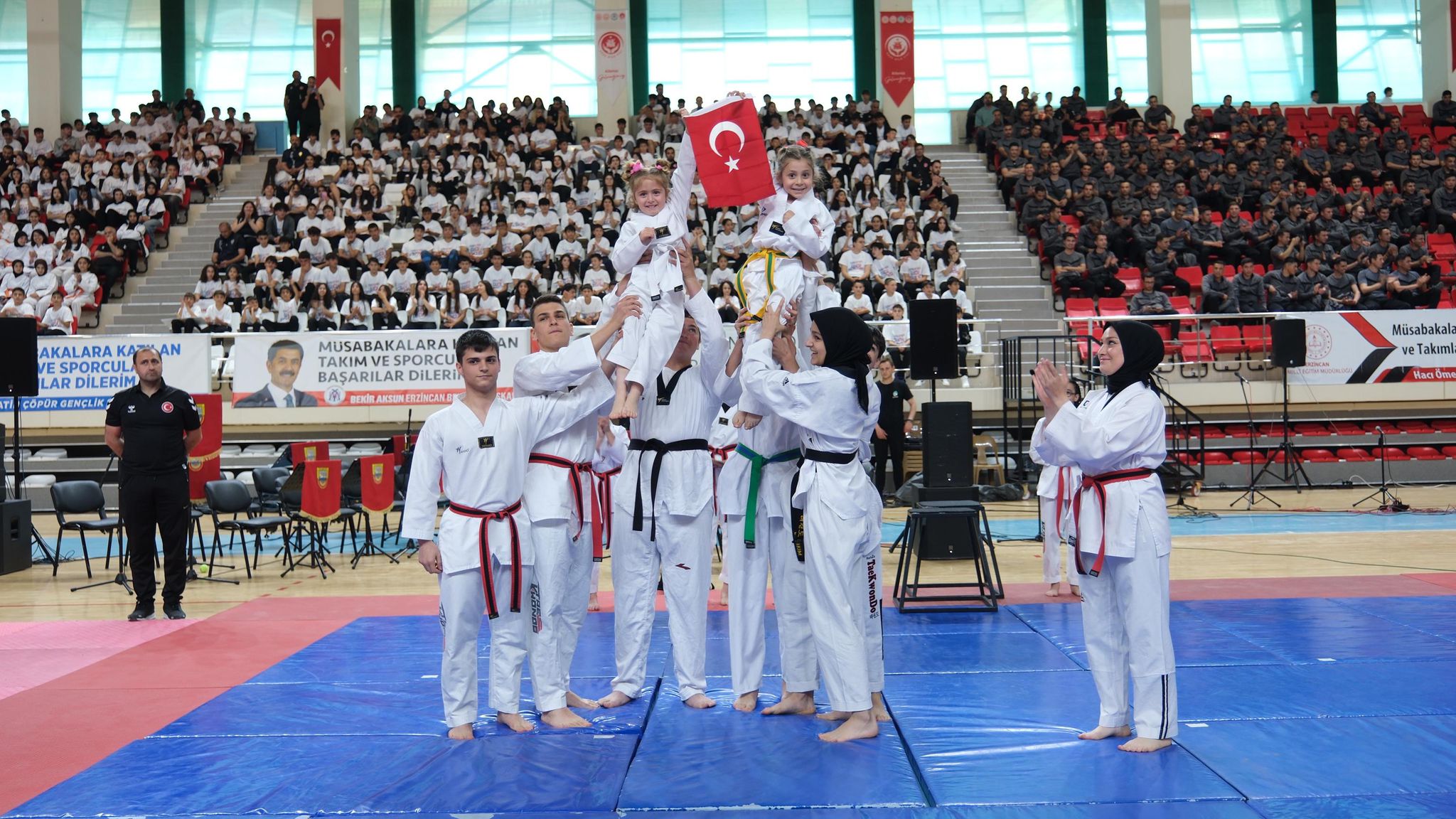 19 Mayıs Coşkusu Yaşar Erkan Spor Salonu’nda Doruğa Ulaştı