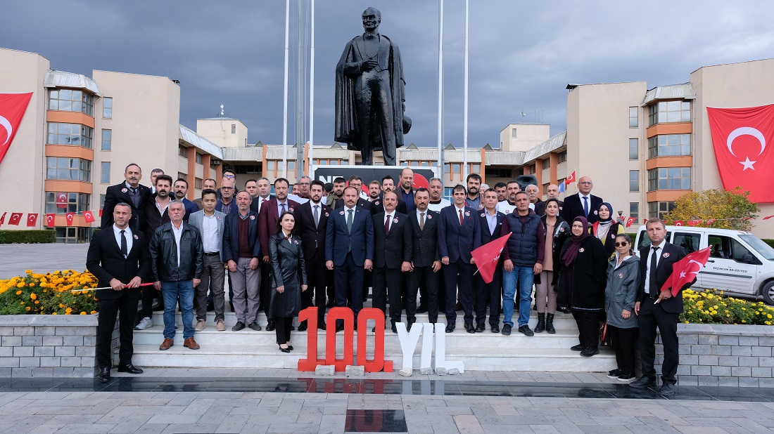 Türk Eğitim-Sen tarafından Atatürk Anıtına Çelenk sunuldu
