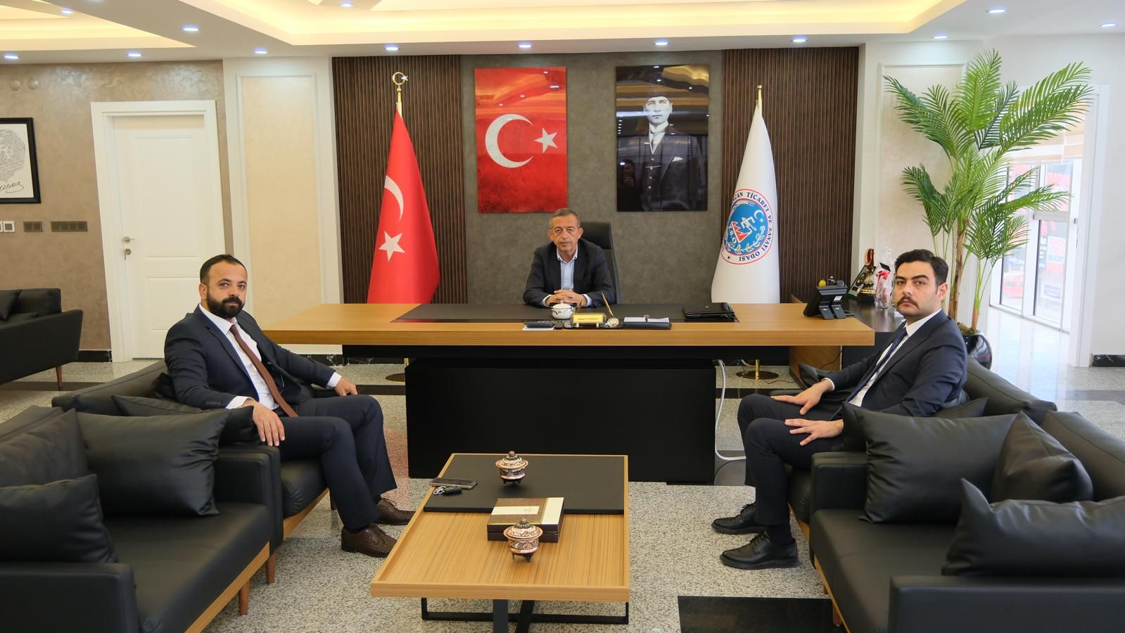 MHP Merkez İlçe Başkanı Av. Mustafa Erdem Çakırbay, 3 milletvekili ve nüfus artışı konusunda STK’larla fikir alışverişinde bulundu.