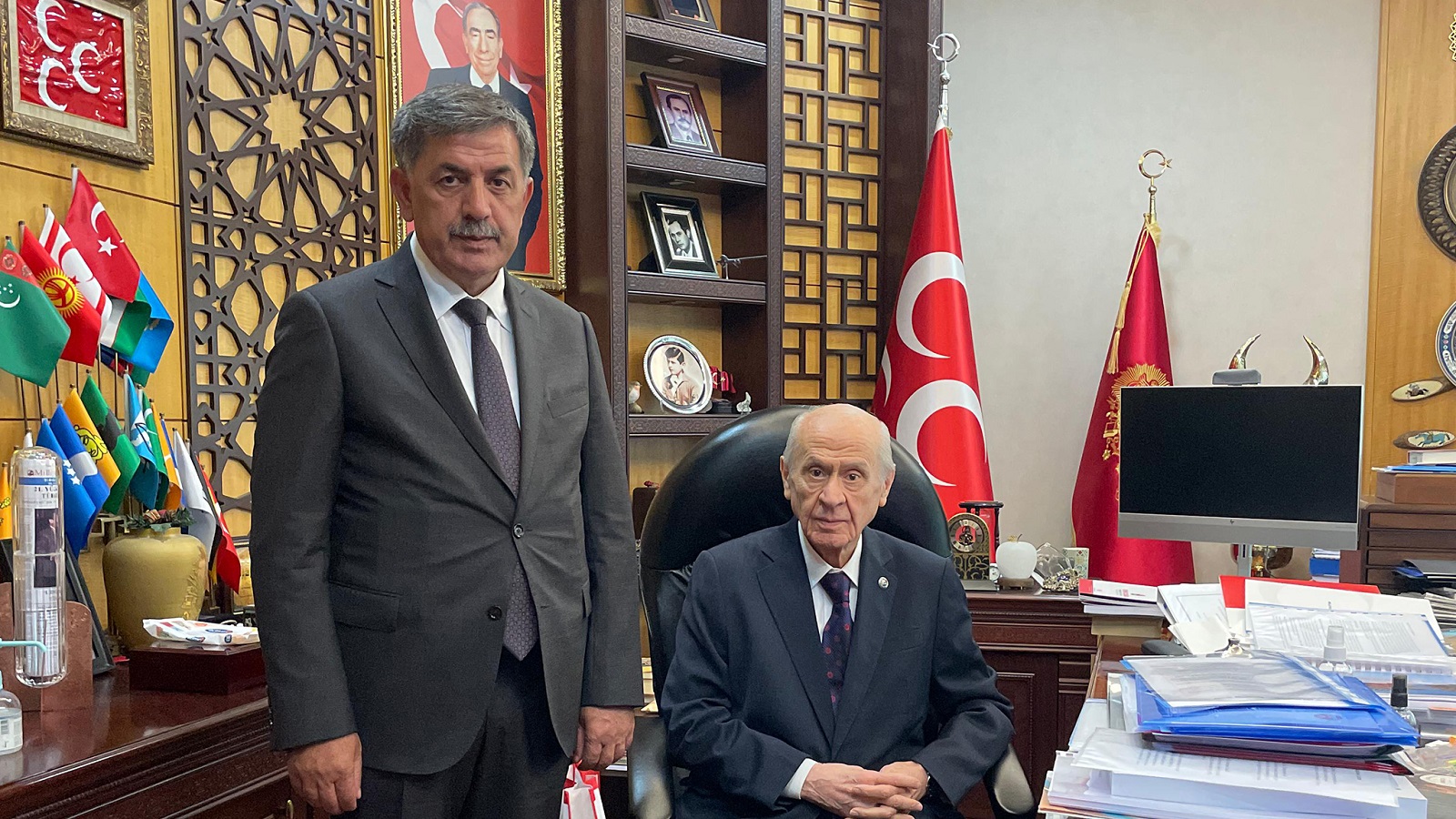 Belediye Başkanı Bekir Aksun, MHP Genel Başkanı Devlet Bahçeli’yi makamında ziyaret etti