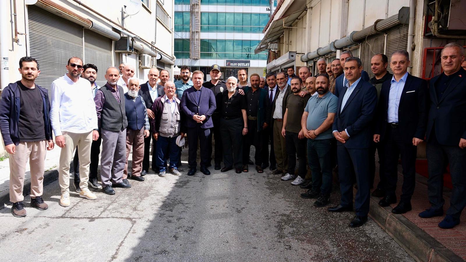 Vali ve Belediye Başkanı Buğday Meydanı Esnafı ile bir araya geldi