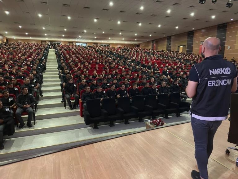 Polis Merkezi Eğitim Merkezi'nde Eğitim Gören Öğrencilere Narko-Rehber Eğitimi Verildi